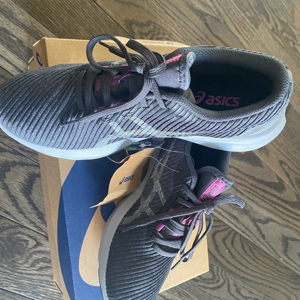 Women ASICS Versablast